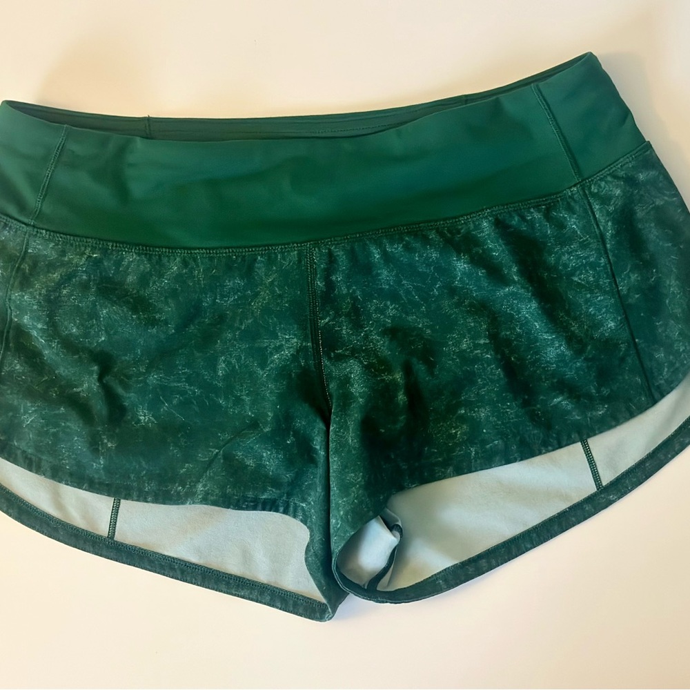EUC. Lululemon Speed Up Short. Size  4
Low rise, Short 2.5 inch, Evergreen color